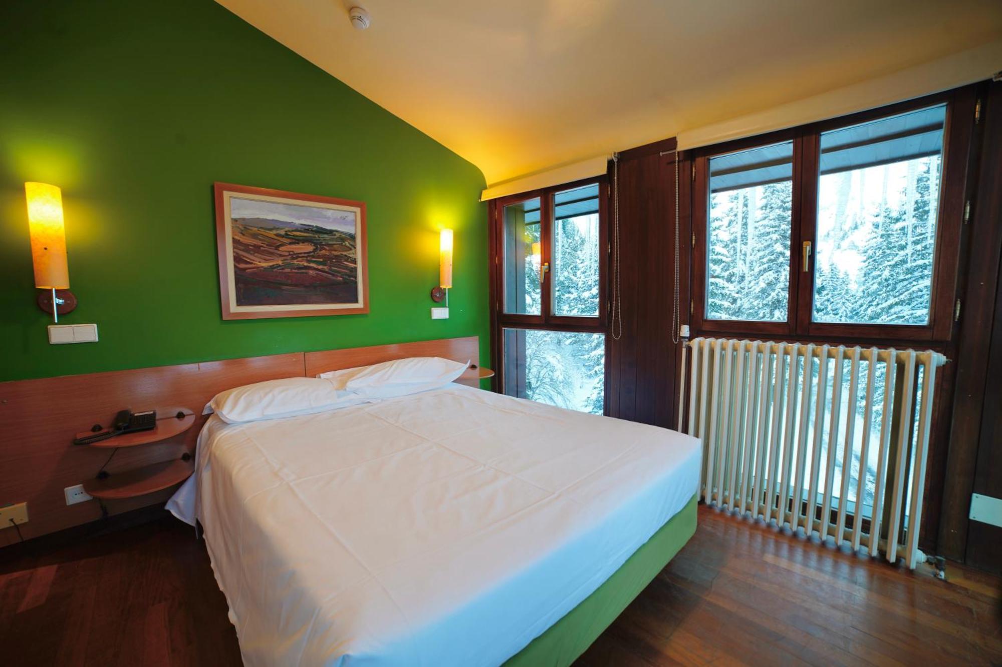 Snoe Hotel Candanchu Exterior photo
